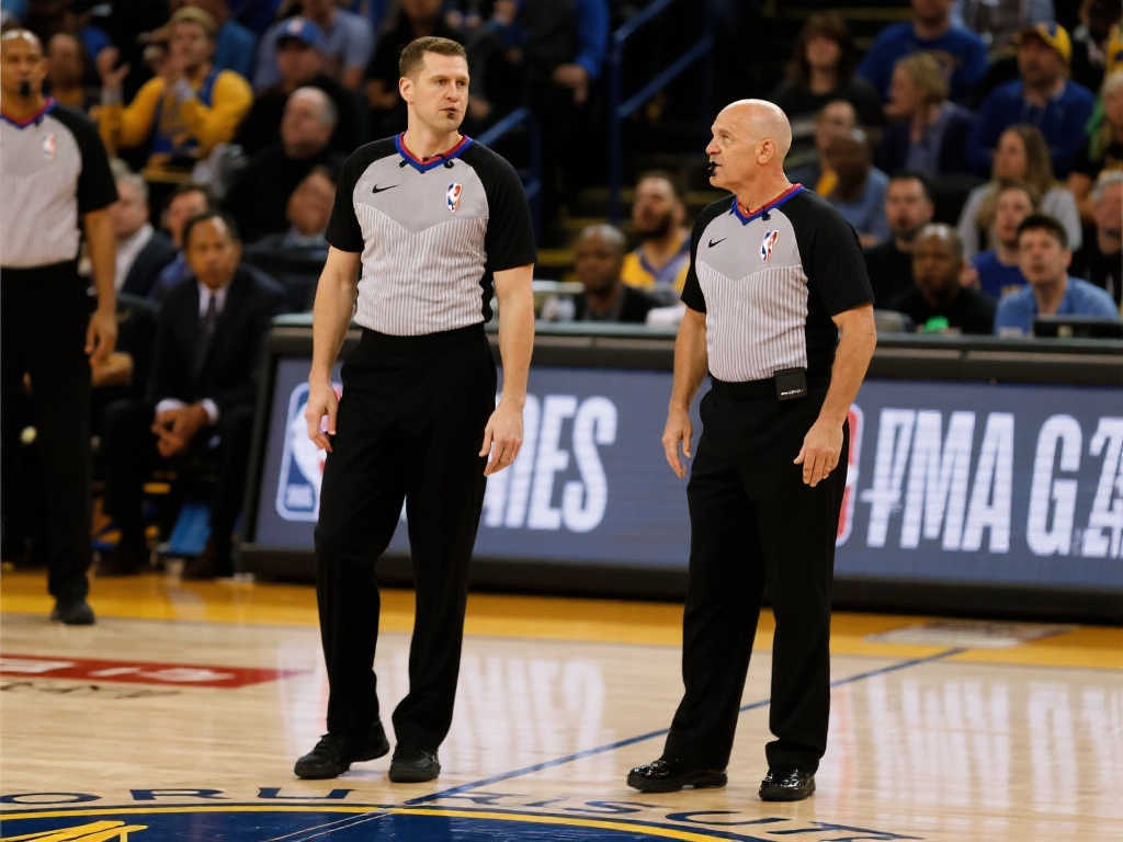 [流言板]勇士对阵森林狼G1裁判名单：主裁判Zach Zarba，副裁判Bill Kennedy